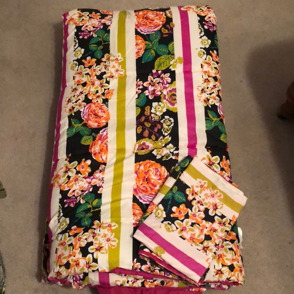 Gorgeous Full Size Comforter